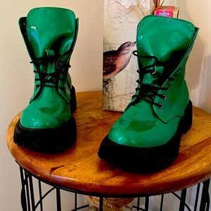 Women green lace up boots non leather size 9